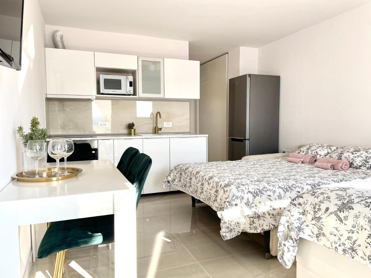 Apartment Vila ** Stinica Exteriér fotografie